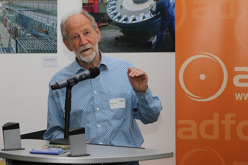 Der Initiator des Europa-Radwegs „Eiserner Vorhang" Michael Cramer Der Initiator des Europa-Radwegs „Eiserner Vorhang" Michael Cramer