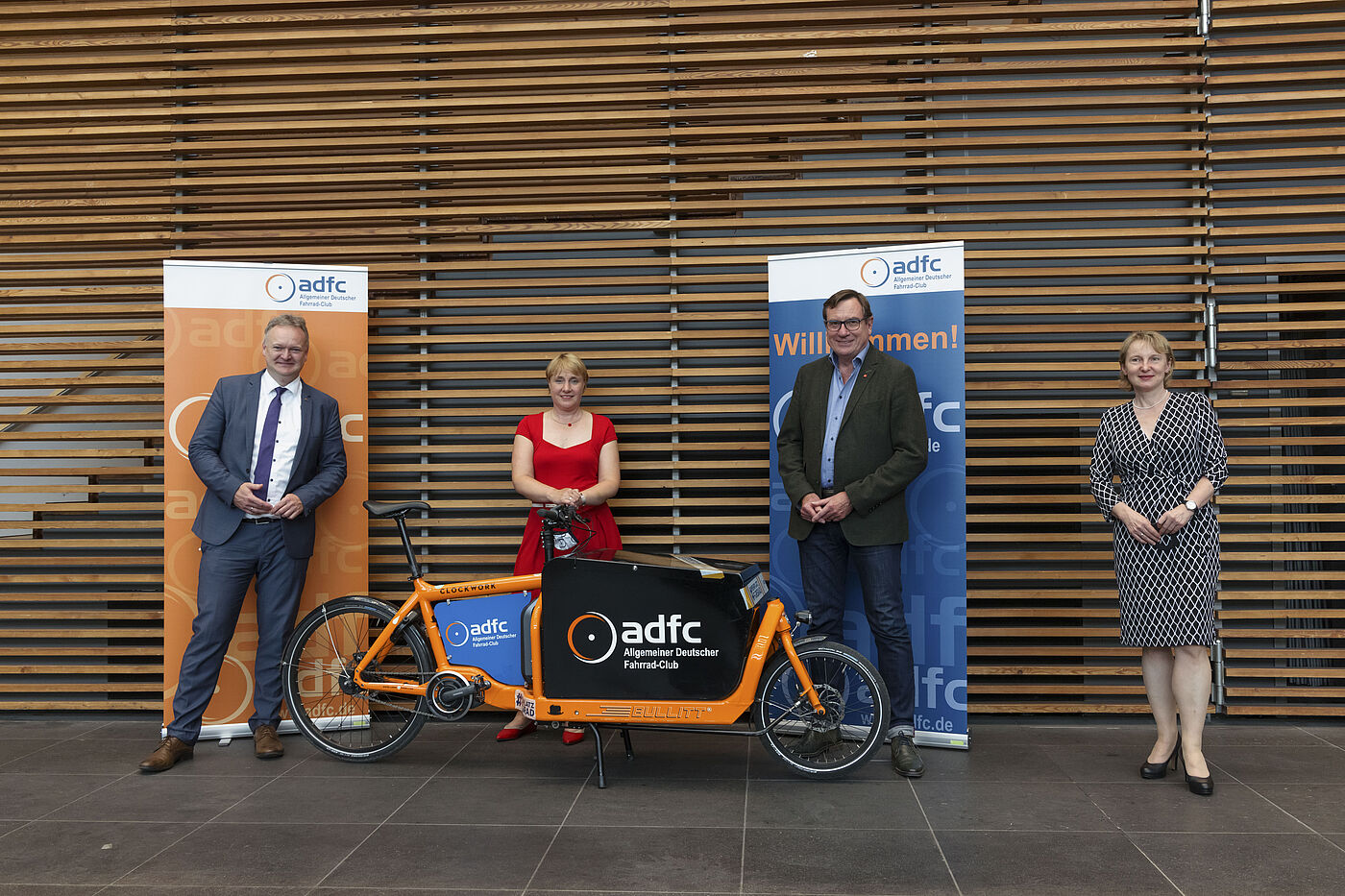 ADFC | Parlamentarischer Abend des ADFC Bundesverband | #Radnetz21: Im Bild (v.l.n.r.): Burkhard Stork (ADFC-Bundesgeschäftsführer), Karola Lambeck (Radverkehrsbeauftragte im BMVI), Ulrich Syberg (ADFC-Bundesvorsitzender) und Dr. Diana Huster (BMVI)